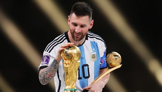 Messi finalmente llegó a la cima. Lionel Messi ha sacudido el paraíso con sus manos