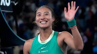La china Qinwen Zheng, de 21 años, jugará su primera final del Abierto de Australia.