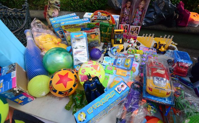 Juntan juguetes para los niños del Alassia
