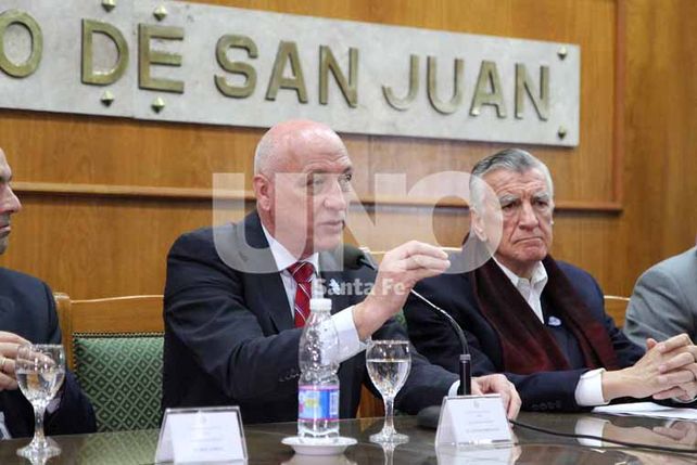 Antonio Bonfatti junto a José Luis Gioja durante la actividad.