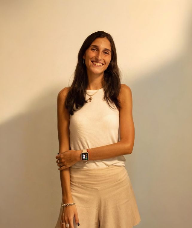 Camila De Elía es licenciada en Diseño y Comunicación Visual e integrante de la Asociación Rosarina de Diseño Gráfico.