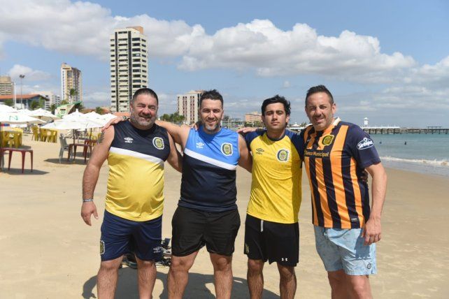 Los hinchas de Central llegaron a Fortaleza para apoyar al Canalla.