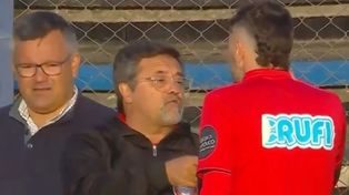 Caruso Lombardi discutió fuerte con el árbitro y lo culpó de perjudicarlo en la derrota ante Liverpool.&nbsp;