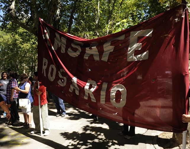 El gremio rosarino se moviliza a las puertas de la institución de zona sur.