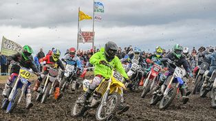 Más de 100 pilotos le dieron vida a una fría jornada que entregó competencias atractivas en el Complejo Interlagos.