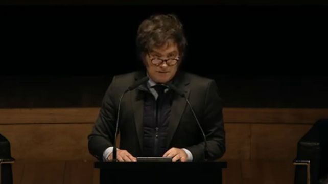 El presidente dijo que el objetivo del presupuesto 2025 es seguir en la senda del déficit cero.
