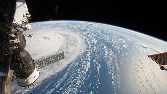 Captaron un espeluznante rostro dentro del huracán Irma