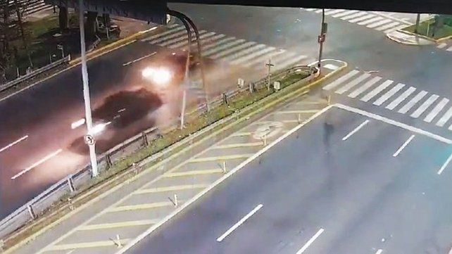 El polista que atropelló y mató a un indigente con su auto y huyó del lugar