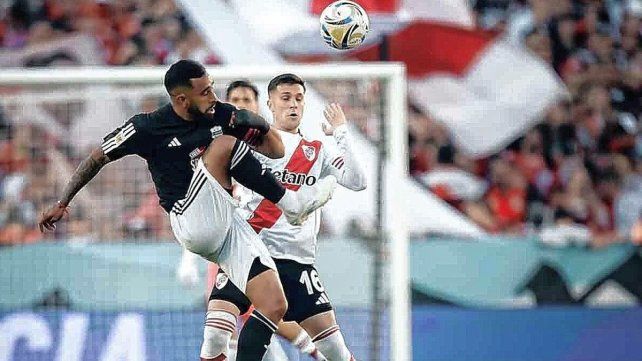 Deportivo Riestra le ganó como visitante a River 2-1.