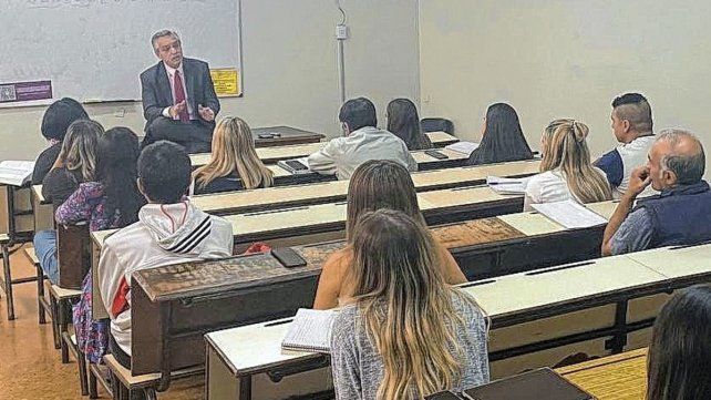 El Presidente volvió a dar clases en la Facultad de Derecho
