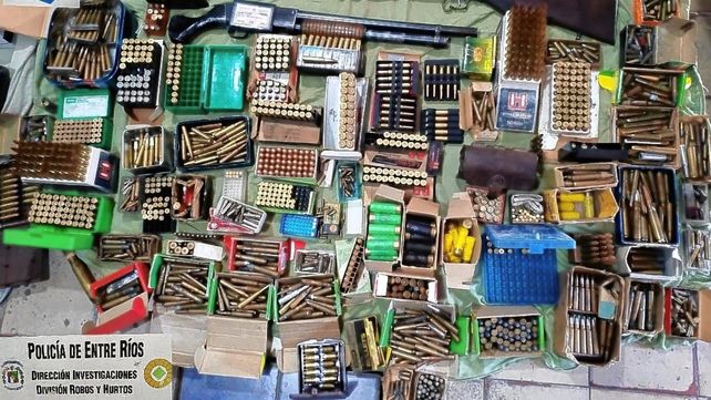 Allanaron a reparador de armas y le secuestraron un arsenal