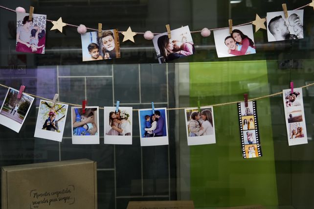 Muchos de los clientes imprimen fotos para regalar en casos especiales.