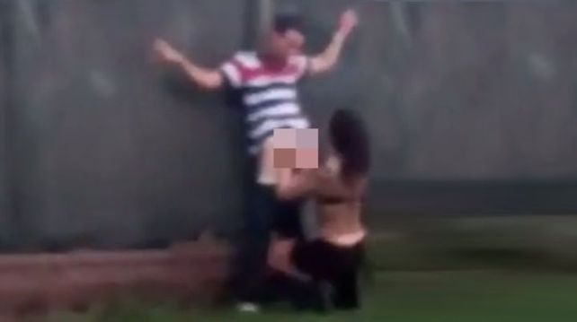 Detuvieron a una pareja por practicar sexo oral en la calle