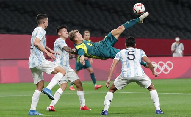 Argentina no pudo con el juego más atildado de Australia y cayó en el debut en los Juegos Olímpicos.