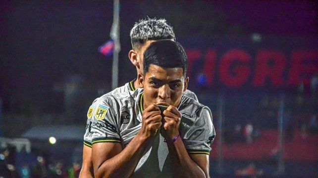 Defensa y Justicia goleó a Tigre 4-0.