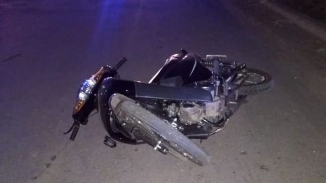 Paraná: motociclista chocó contra dos automóviles