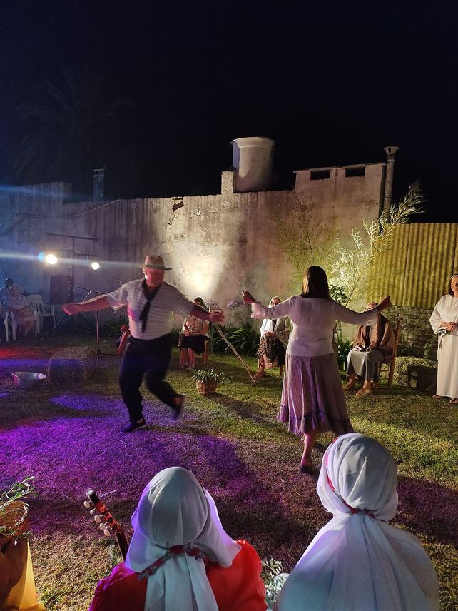 Emotivo pesebre viviente de abuelos y jubilados en Colonia Nueva