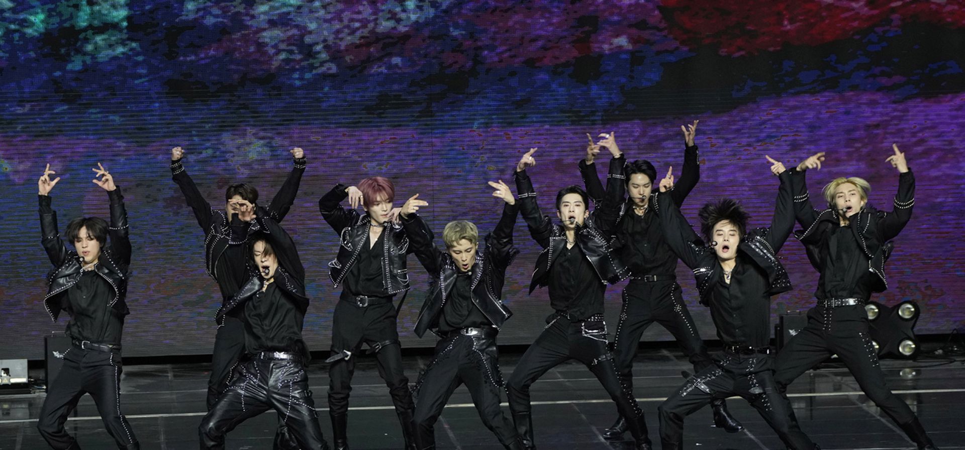 Presentación del grupo surcoreano de K-Pop NCT 127 durante los Gaon Chart Music Awards en Seúl, Corea del Sur, el jueves 27 de enero de 2022.