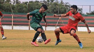 El exmediocampista de Patronato Martín Rivero fue titular en Agropecuario.