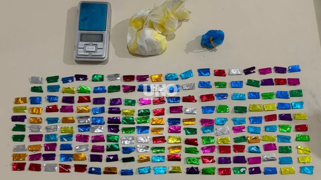 Secuestran mujer y adolescente con casi 100 gramos de cocaína lista para la venta.