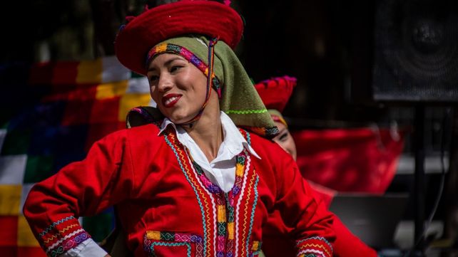 Rosario conmemora la Semana de los Pueblos Originarios con ferias y un festival de música