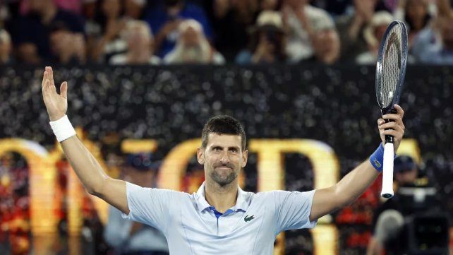 Djokovic ganó sigue firmen en el Abierto de Australia