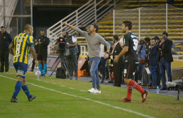 El Kily González festejó a lo grande en un clásico que jugó en Arroyito, pero sin público, en medio de la pandemia.