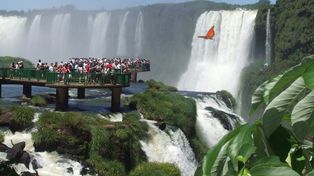 Un joven brasileño se arrojó a la Garganta del Diablo y dejó una carta dirigida a su padre