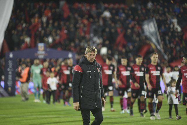 Heinze sale a la cancha con su equipo. La lepra va por más.