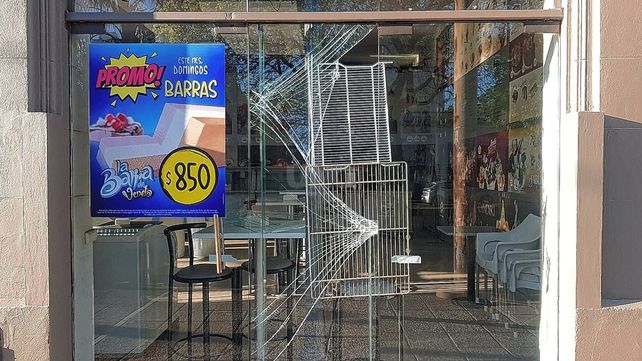 La heladería asaltada se encuentra en Bulevar Pellegrini y 9 de Julio.&nbsp;