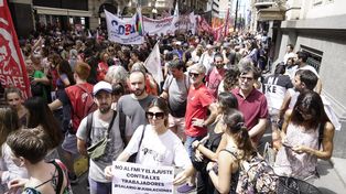 Verano caliente. Apenas se conocieron los decretos del presidente Milei, varios sectores sindicales salieron a la calle.