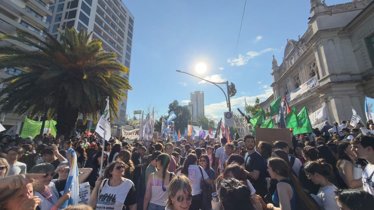Comenzó la quinta Marcha Federal Universitaria: la comunidad educativa vuelve a concentrarse en las calles de Santa Fe