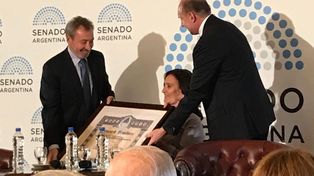 En una emotiva ceremonia, el Senado distinguió al diario La Capital por sus 150 años