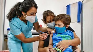 Vacunación: el 86% de los argentinos tiene una dosis, el 74% dos y 20% recibió la tercera