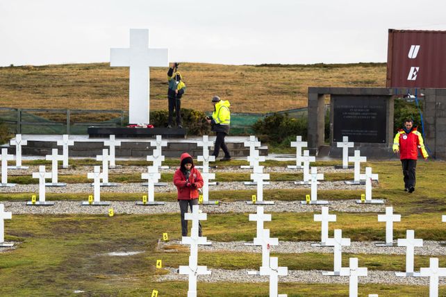 Darwin. En el cementerio de Malvinas hay 121 tumbas y 122 cuerpos de los cuales ya se reconocieron 97.