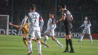 El partido entre Colón y Mitre podría reanudarse este martes desde las 11.