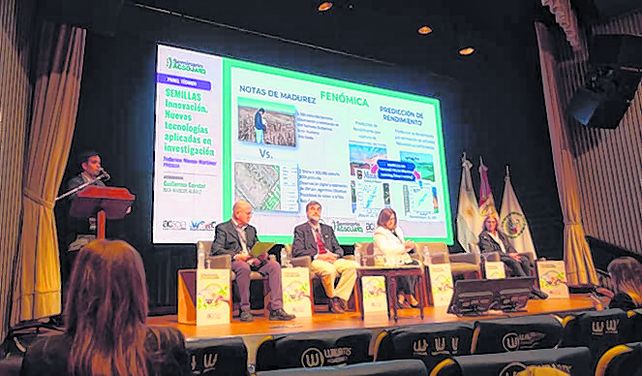 Análisis. El panel dedicado a producción abrió el seminario de Acsoja.