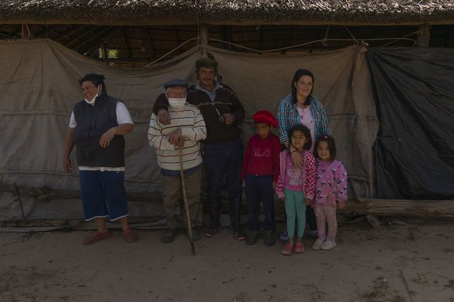 La pandemia de los olvidados: el Covid de la otra orilla del río Paraná