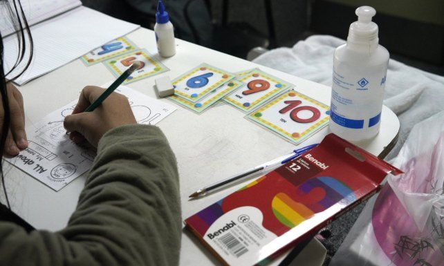 Educar a como dé lugar: en hospitales, cárceles y hasta en la casa de los alumnos