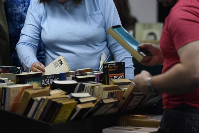 Pasaron casi mil personas por jornada por la feria de libros de viejo y editoriales independientes en San Martín y San Juan.