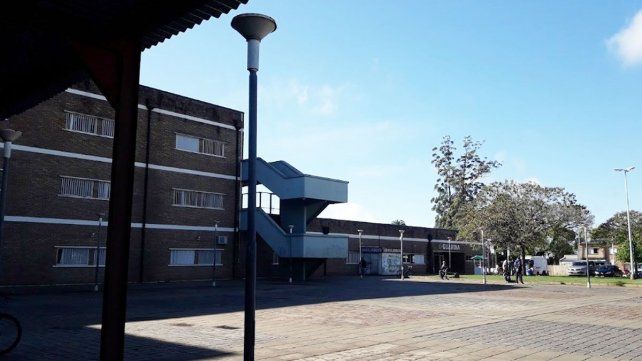 El hijo del dueño de un boliche de Concordia lo habría empujado cuando estaba alcoholizado. La víctima cayó y golpeó muy fuerte su cabeza