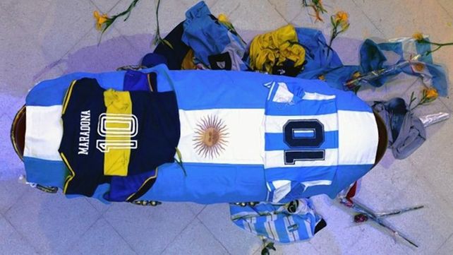 Miles de personas despiden a Diego Maradona en la Casa Rosada
