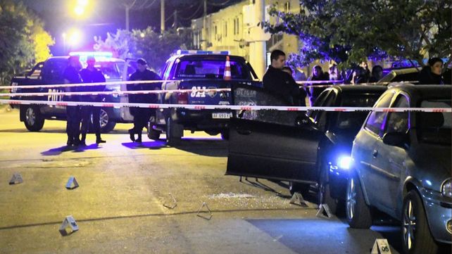 El cuerpo sin vida de un joven de 22 años fue hallado en el límite entre Parque Field y Alberdi.&nbsp; 