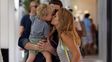 Noah tiene 3 años y se encuentra acompañado por sus padres Luisana Lopilato y Michael Bublé.