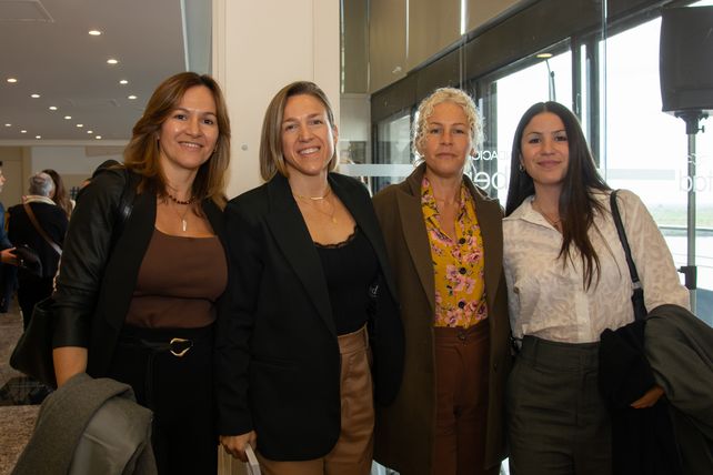 Luz, Alicia, Inés y Paula Leiva  