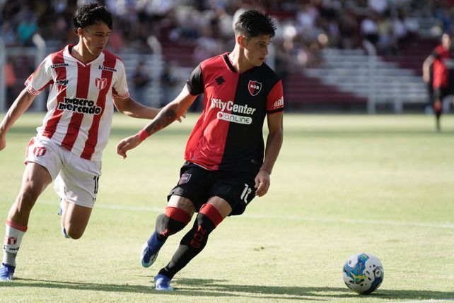Newells cayó en la tanda de penales, tras el 1 a 1 ante River de Montevideo en el debut de Larriera