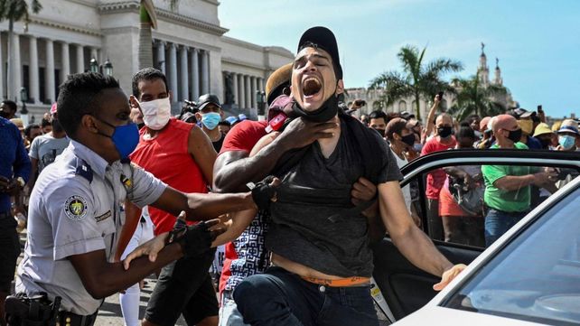 Una de las imágenes de las detenciones producidas en la movilización del 11J.
