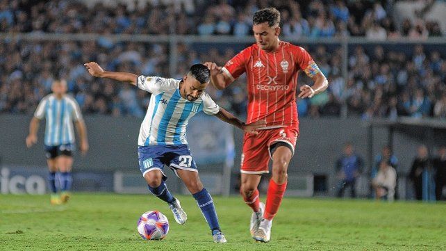 Racing se hizo fuerte en su cancha para vencer a Huracán.