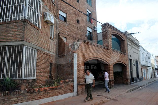 Se derrumbó parte de la estructura de un edificio del sur de la ciudad