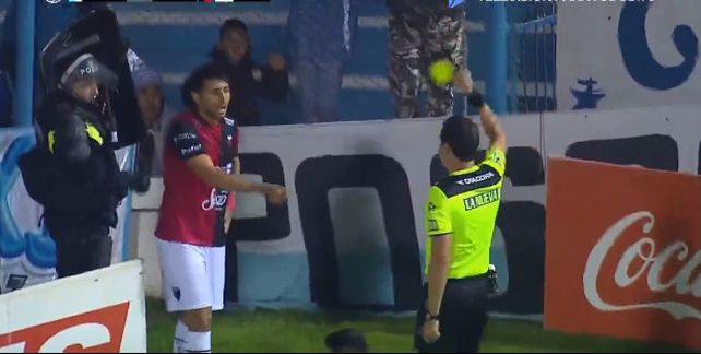 Alan Ruiz: “Hay que poner el pecho y pensar en el Clásico”